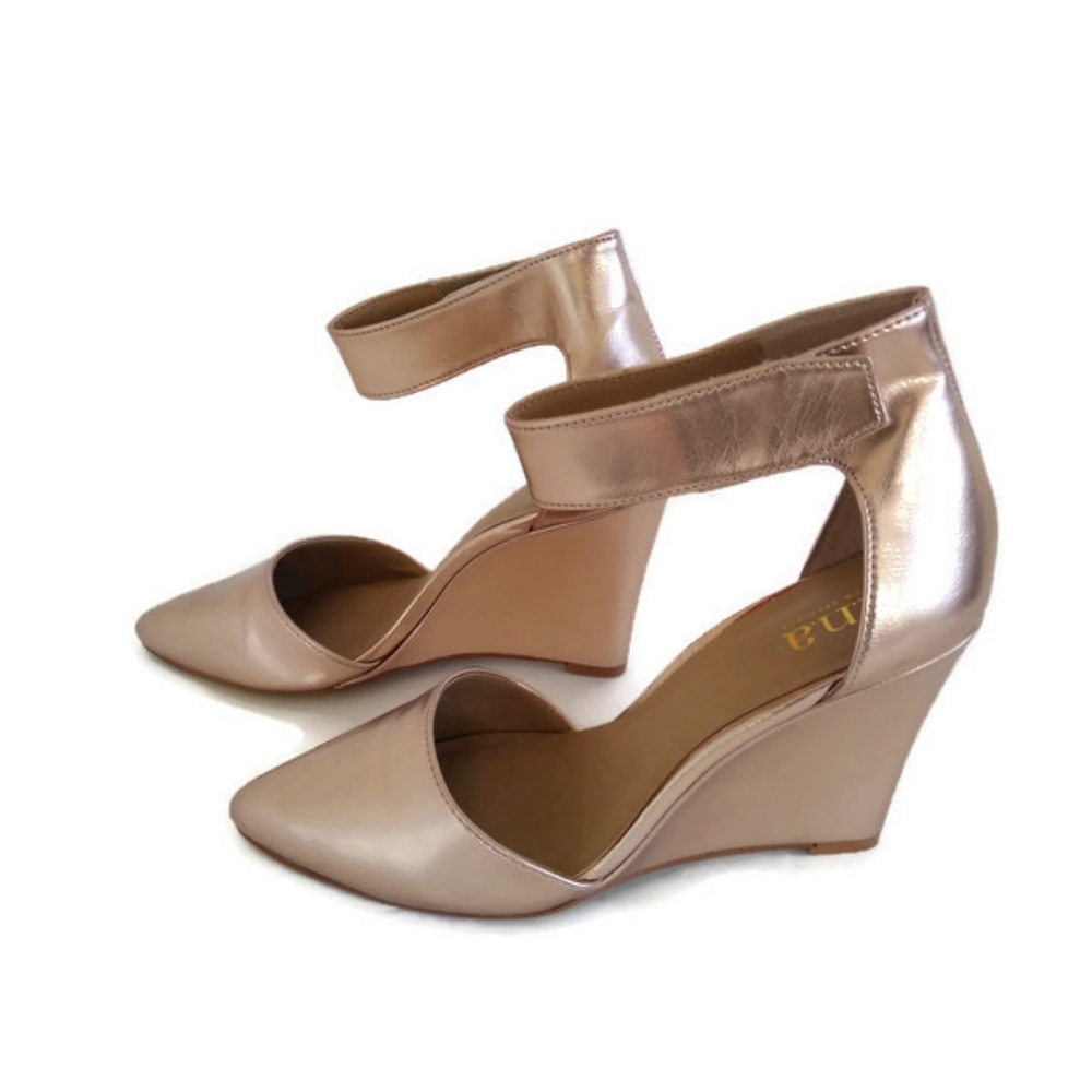 a.n..a Metallic Beige/Tan Wedges Sz 7.5